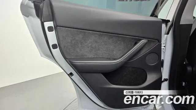Tesla Model Y — Фото автомобиля 14