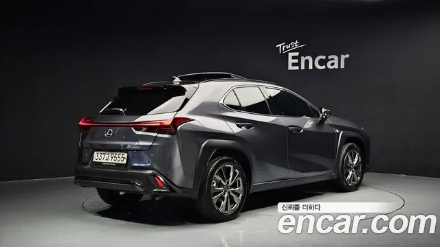 Lexus UX — Фото автомобиля 2