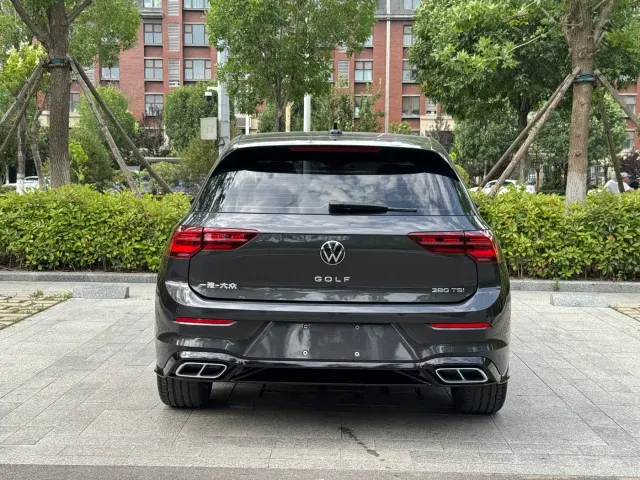 Volkswagen Golf — Фото автомобиля 7