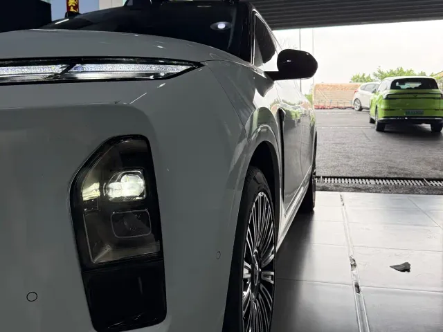 Nio ES8 — Фото автомобиля 4