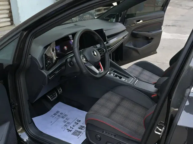 Volkswagen Golf GTI — Фото автомобиля 12