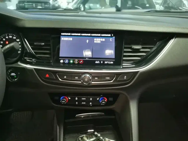 Buick Regal — Фото автомобиля 12