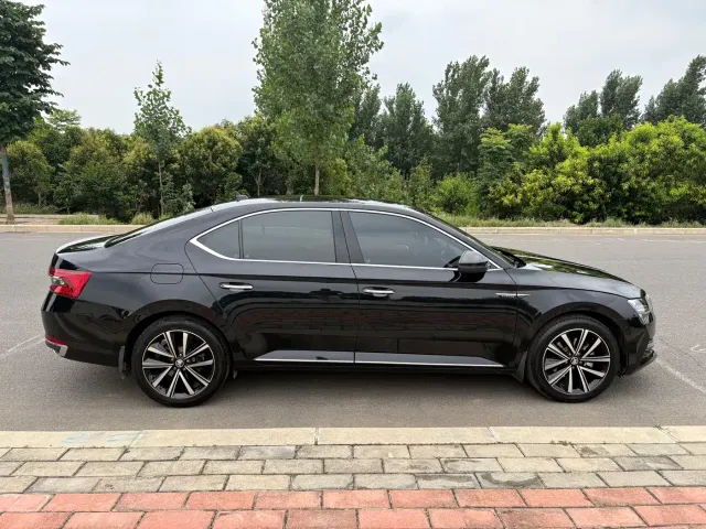 Skoda Superb — Фото автомобиля 4