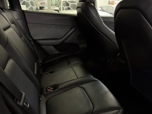 Tesla Model Y — Фото автомобиля 8