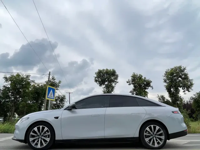 Leapmotor C01 — Фото автомобиля 4