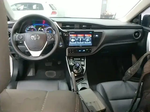 Toyota Corolla Twin Engine E+ — Фото автомобиля 9