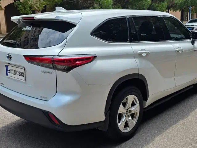 Toyota Highlander — Фото автомобиля 6