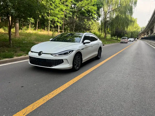Фотография автомобиля — Volkswagen Lamando