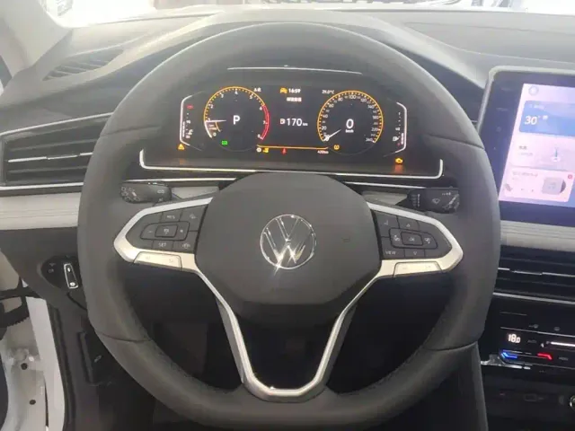 Volkswagen Tiguan L — Фото автомобиля 10
