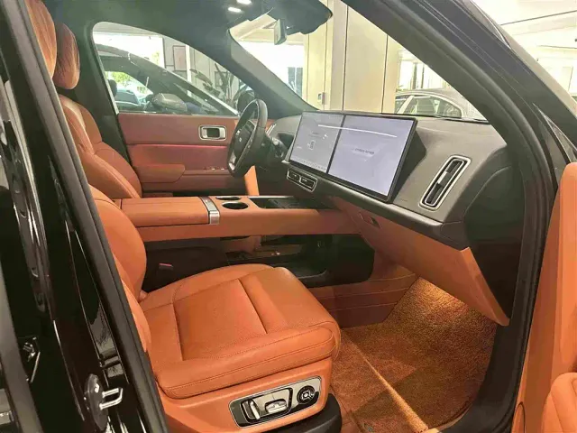 Li Auto L8 — Фото автомобиля 14