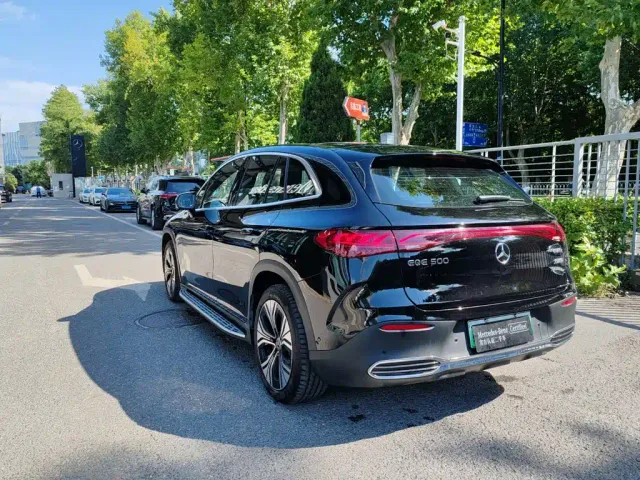 Mercedes-Benz EQE SUV — Фото автомобиля 16