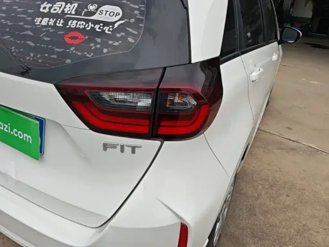 Honda Fit — Фото автомобиля 7