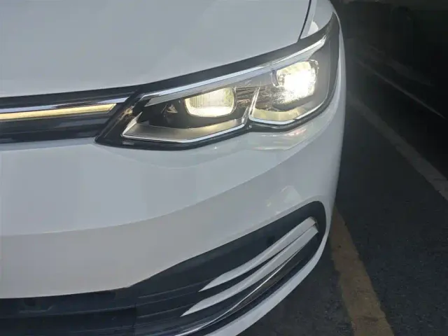 Volkswagen Golf — Фото автомобиля 23