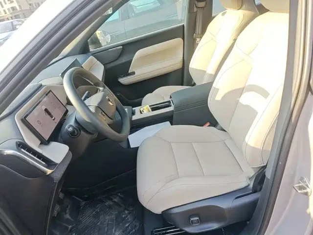Volvo XC70 Plug-in Hybrid — Фото автомобиля 14