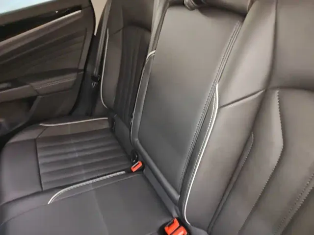 Volkswagen Passat — Фото автомобиля 16
