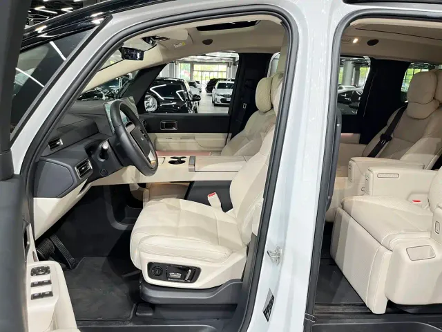 Li Auto MEGA — Фото автомобиля 4