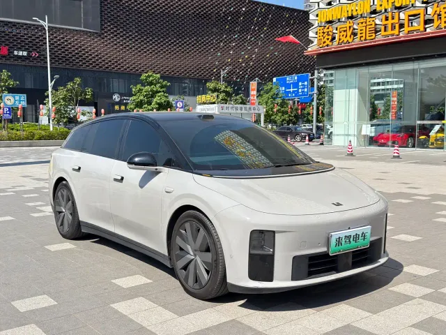 Li Auto i6 — Фото автомобиля 2