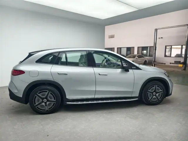 Mercedes-Benz EQE SUV — Фото автомобиля 15