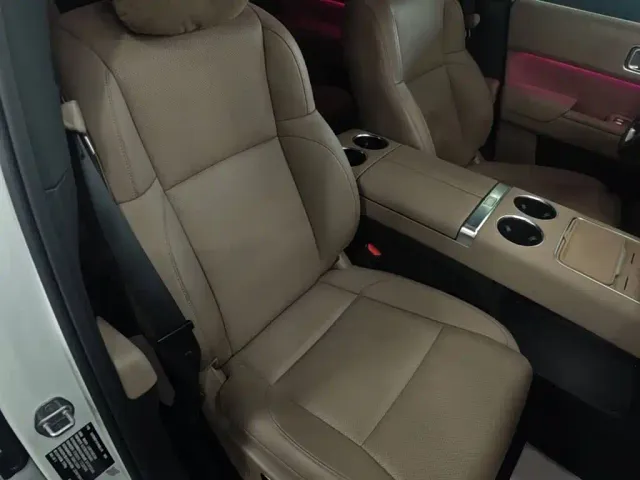 Li Auto L8 — Фото автомобиля 24