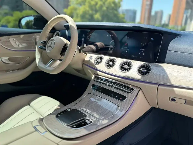 Mercedes-Benz E-Class — Фото автомобиля 11