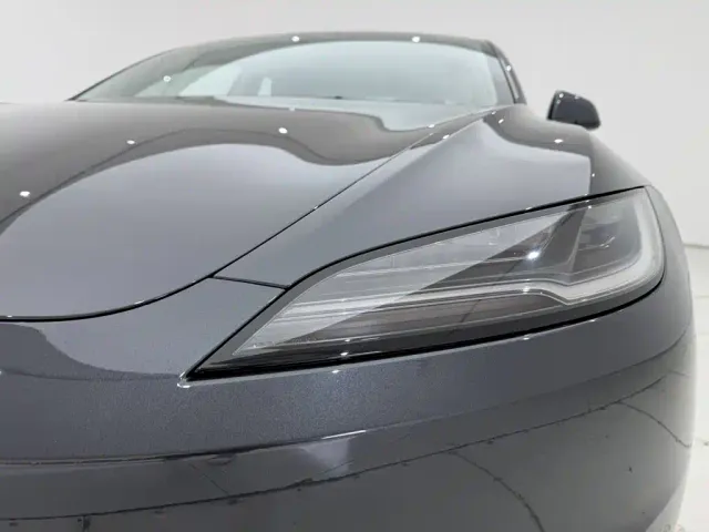 Tesla Model 3 — Фото автомобиля 9