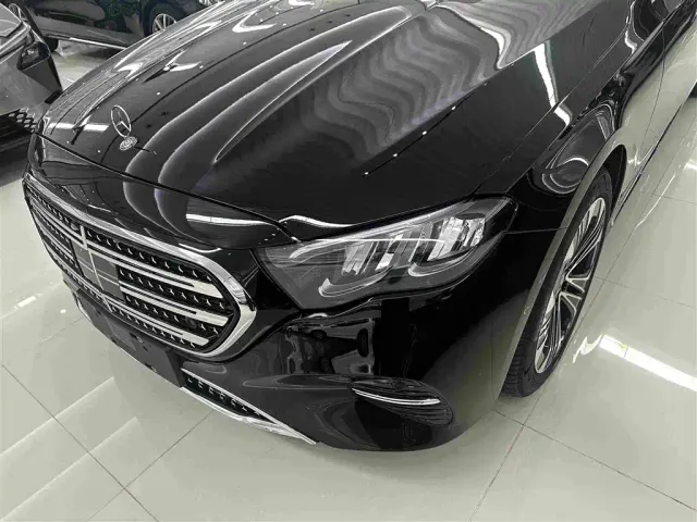 Mercedes-Benz E-Class — Фото автомобиля 4