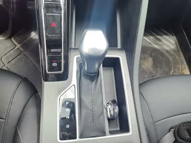 Roewe i5 — Фото автомобиля 10