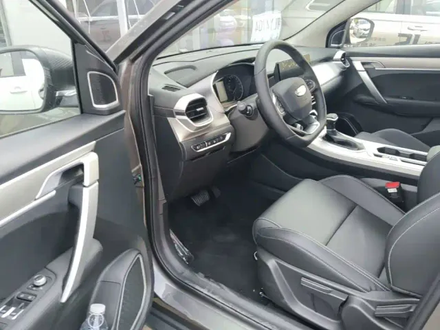 Geely Binyue — Фото автомобиля 15