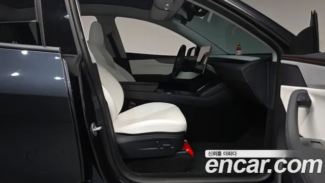 Tesla Model Y — Фото автомобиля 5