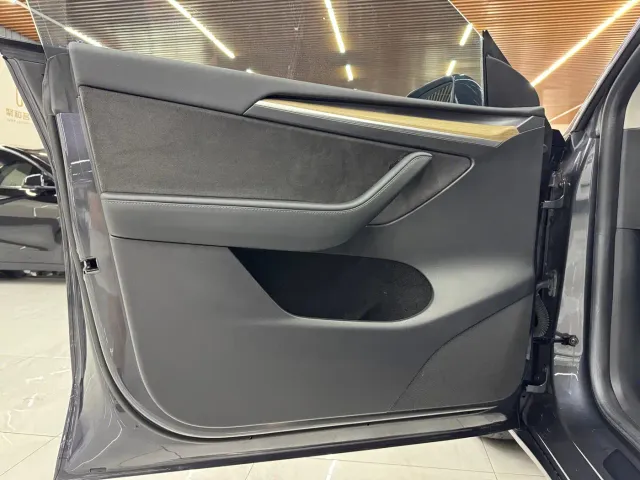 Tesla Model Y — Фото автомобиля 5