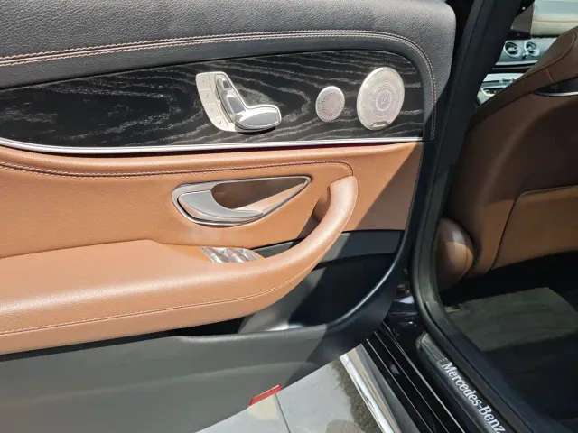 Mercedes-Benz E-Class — Фото автомобиля 13