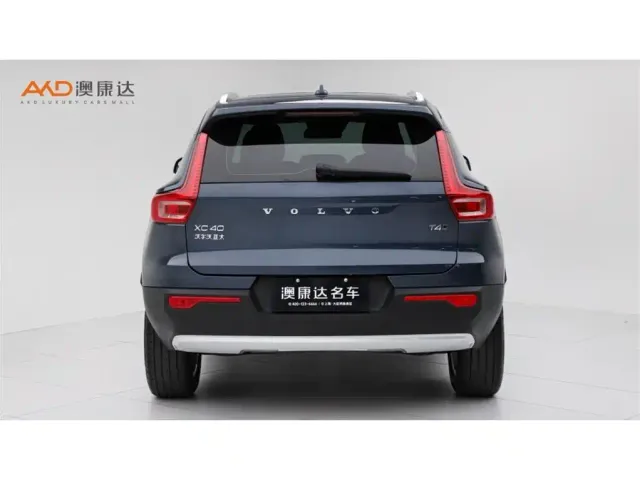 Volvo XC40 — Фото автомобиля 4