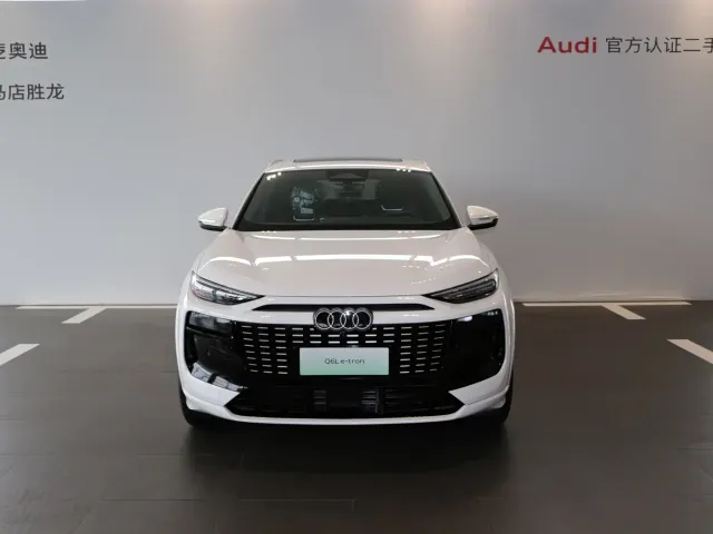 Audi Q6L e-tron — Фото автомобиля 2