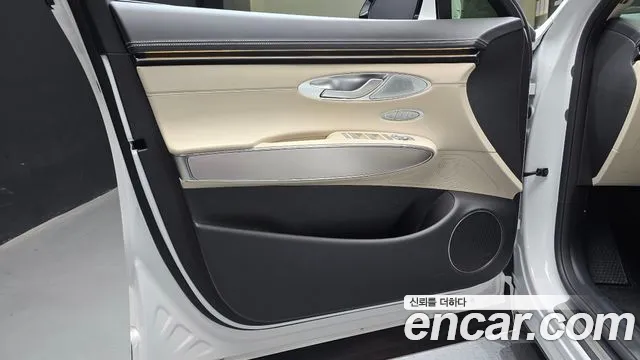 Genesis GV70 — Фото автомобиля 13