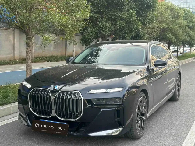 Фотография автомобиля — BMW 7 Series