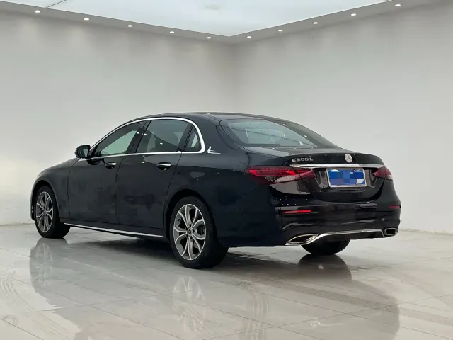 Mercedes-Benz E-Class — Фото автомобиля 11