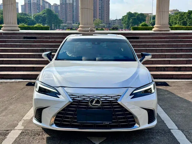 Lexus ES — Фото автомобиля 2