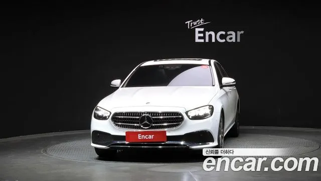 Mercedes-Benz E-Class — Фото автомобиля 3