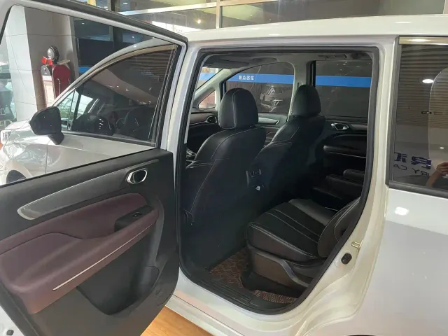 GAC Trumpchi M6 — Фото автомобиля 7