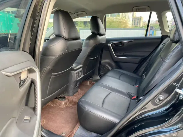 Toyota RAV4 — Фото автомобиля 5