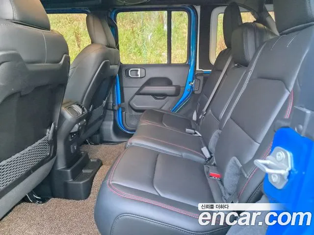 Jeep Wrangler — Фото автомобиля 16