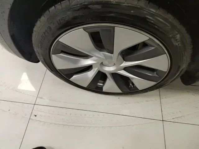 Tesla Model Y — Фото автомобиля 22