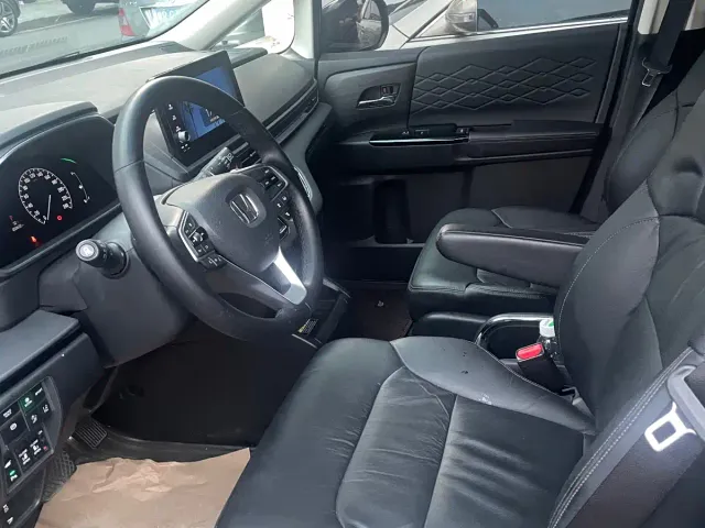 Honda Elysion — Фото автомобиля 3