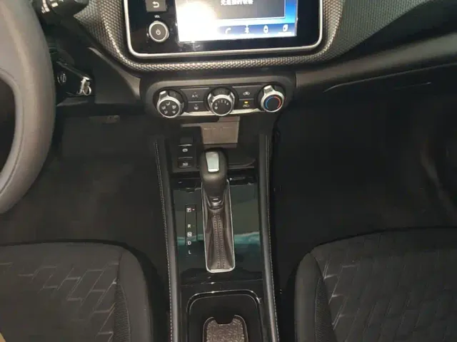 Nissan Kicks 2022 1.5L CVT XL Fashion Edition — Фото автомобиля 13