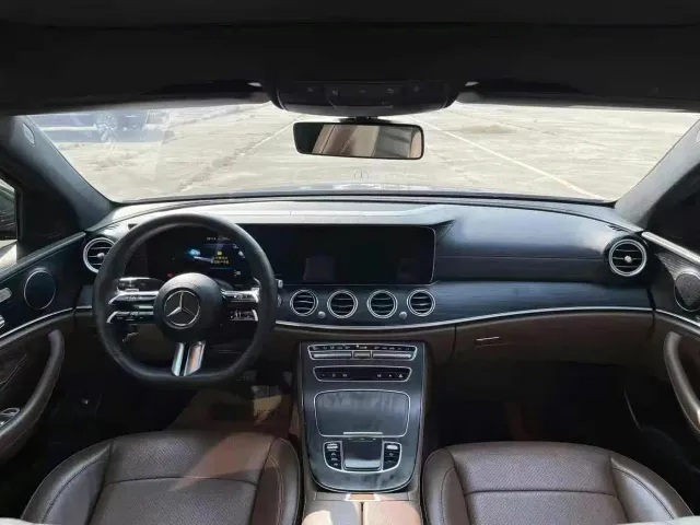 Mercedes-Benz E-Class — Фото автомобиля 5