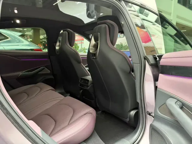 Xiaomi SU7 — Фото автомобиля 19