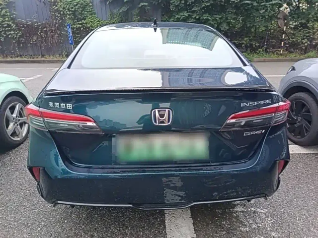 Honda Inspire Hybrid — Фото автомобиля 5