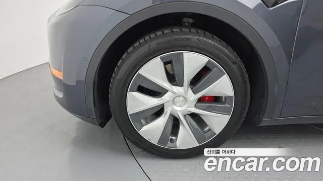 Tesla Model Y — Фото автомобиля 5