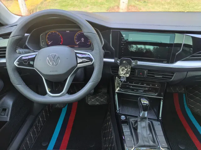 Volkswagen Passat — Фото автомобиля 14