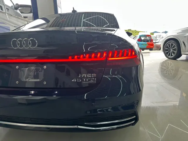 Audi A7L — Фото автомобиля 7